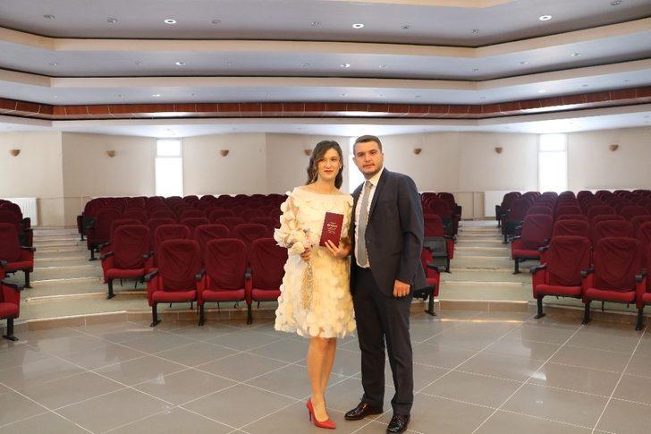 Yasağa uydular, nikahlarını yalnız kıydılar G3