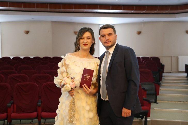 Yasağa uydular, nikahlarını yalnız kıydılar G4