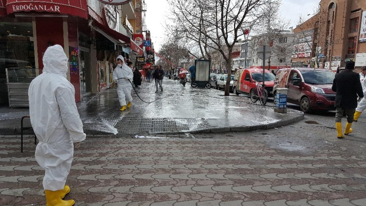 Erzincan&rsquo;ın caddelerinde korona vir&uuml;s temizliği