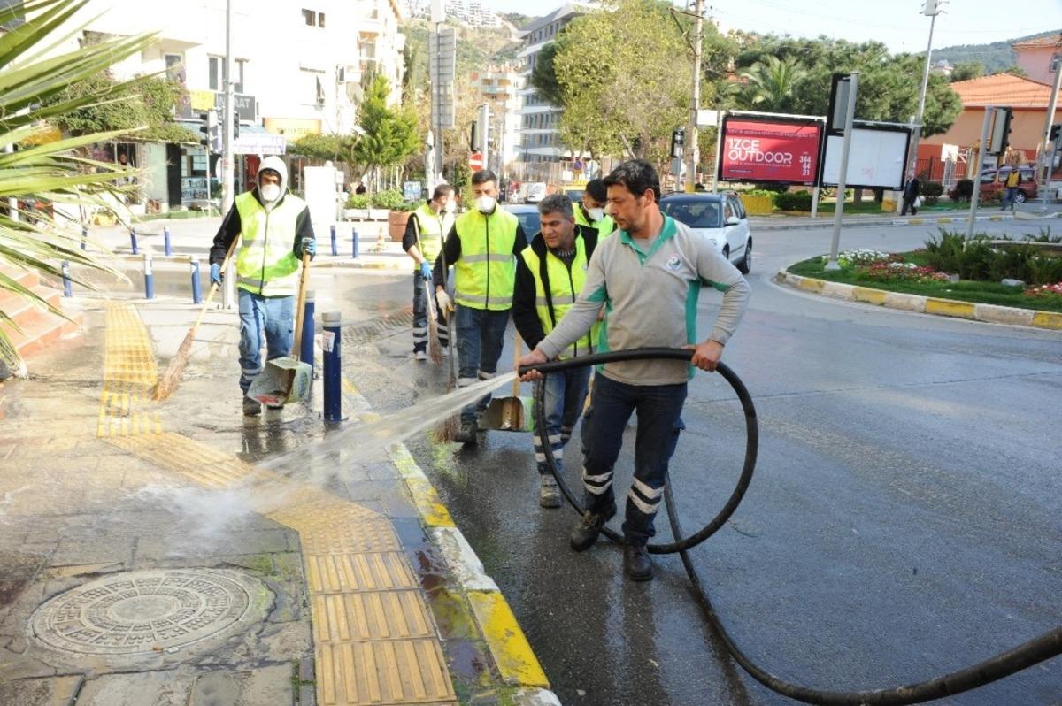Bal&ccedil;ova ve &Ccedil;iğli&rsquo;de korona vir&uuml;s&uuml;ne karşı m&uuml;cadele hız kesmiyor