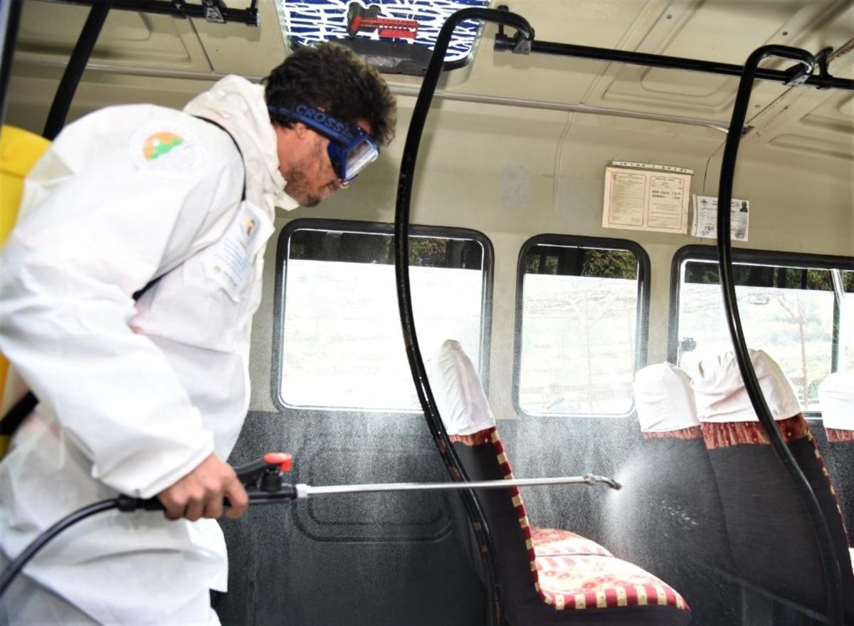 Toroslar Belediyesi yolcu minib&uuml;slerini dezenfekte ediyor