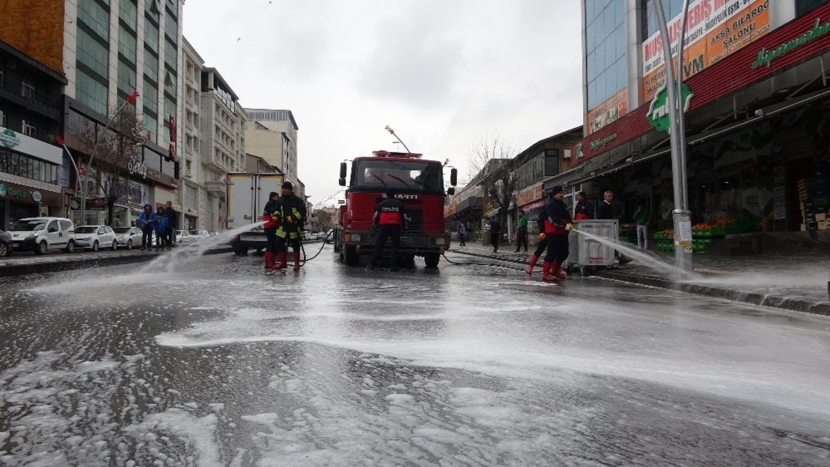 Muş&rsquo;ta cadde ve sokaklar sabunlu su ile yıkanıyor