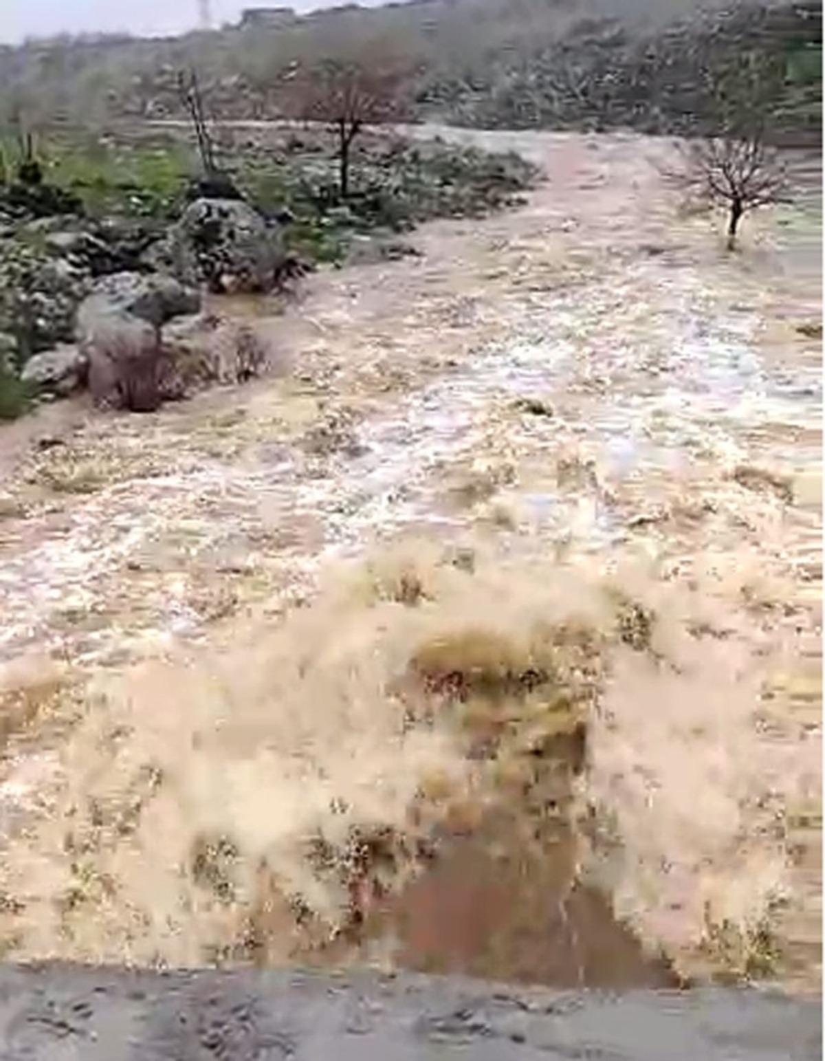 Kırsal b&ouml;lgelerde yapılan menfezler sel baskınlarını &ouml;nledi