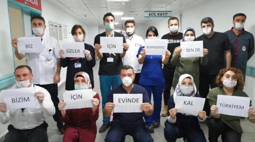 Sağlık personelinden vatandaşlara anlamlı &ccedil;ağrı