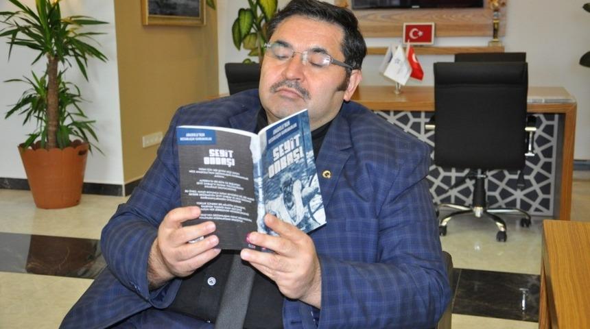 Okul M&uuml;d&uuml;r&uuml; &Ouml;zkul&rsquo;un &lsquo;Seyit Onbaşı ve Ahde Vefa&rsquo; kitabı yayınlandı