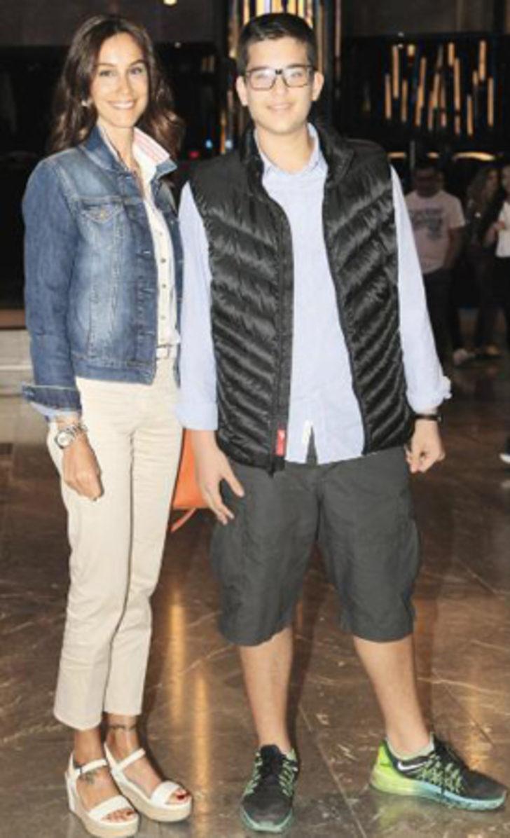 Gösteriye ünlüler akın etti G3