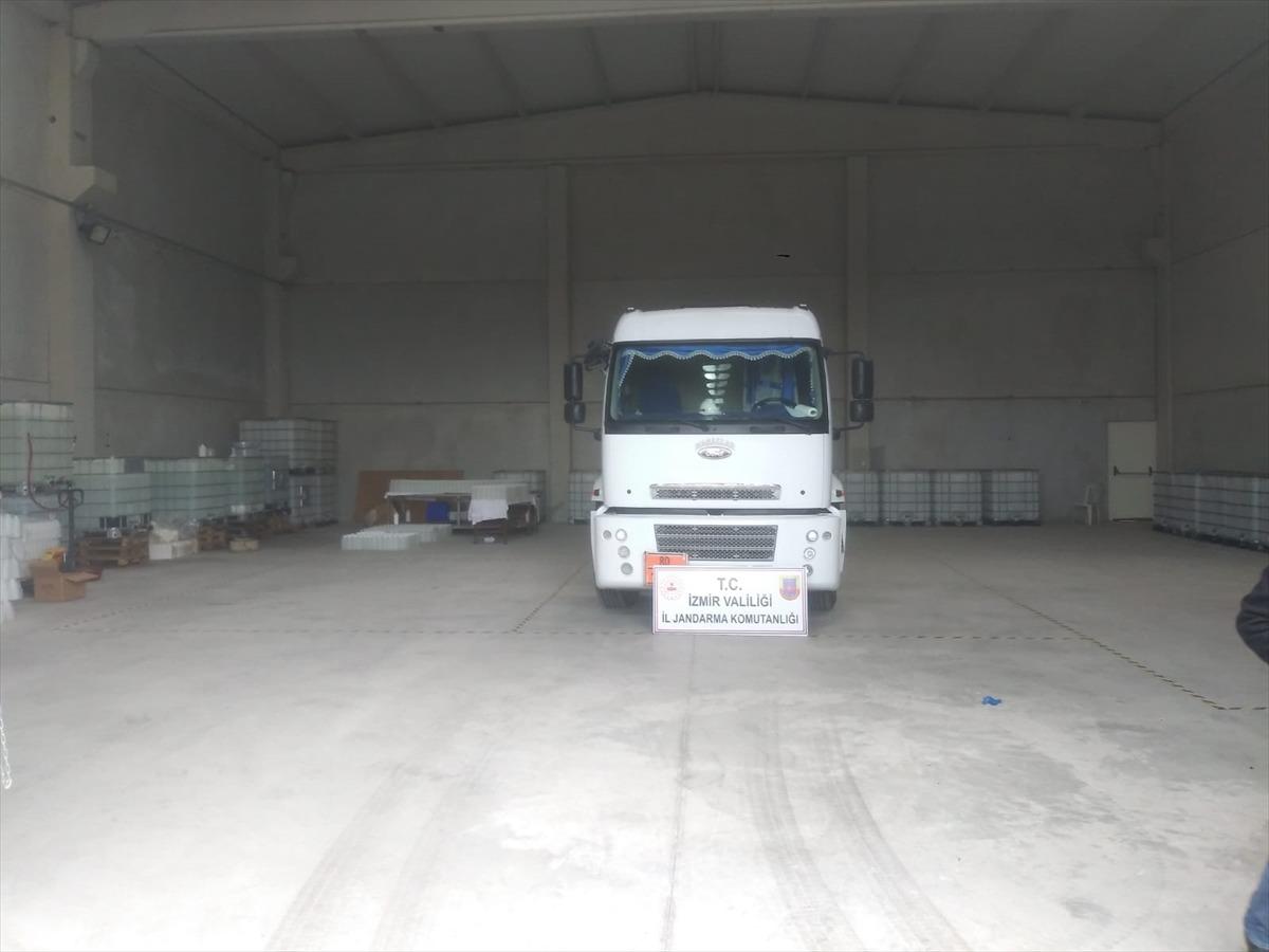 İzmir'de 6 bin 851 litre sahte dezenfektan ele ge&ccedil;irildi