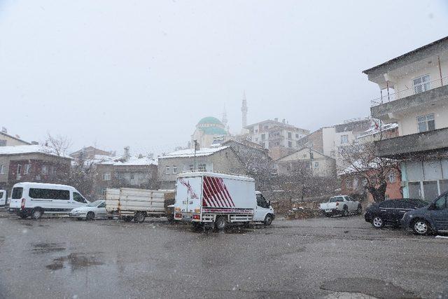 Çelikhan’da kar yağışı başladı