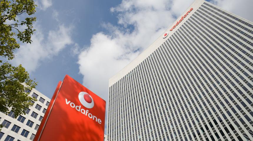 Vodafone operat&ouml;r adını #EvdeKal ile değiştirdi