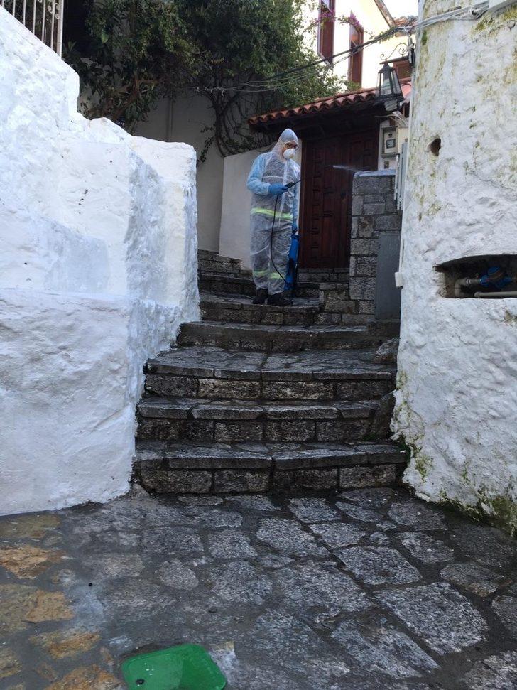 Marmaris Kalesi ve sokaklar dezenfekte edildi G4