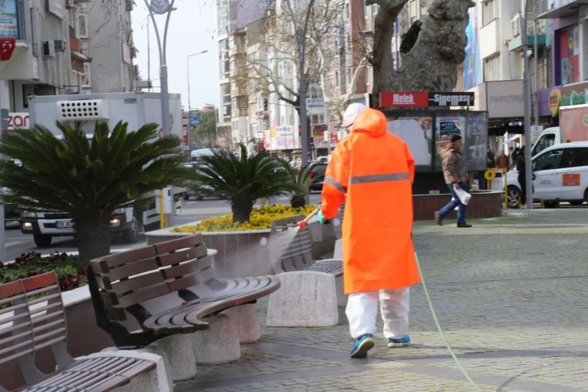 Edremit Belediyesi&rsquo;nin Koronavir&uuml;sle m&uuml;cadelesi s&uuml;r&uuml;yor