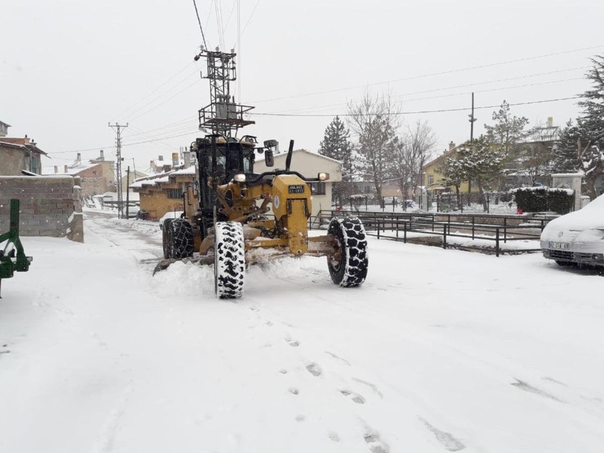 Sel&ccedil;uklu&rsquo;da kar mesaisi