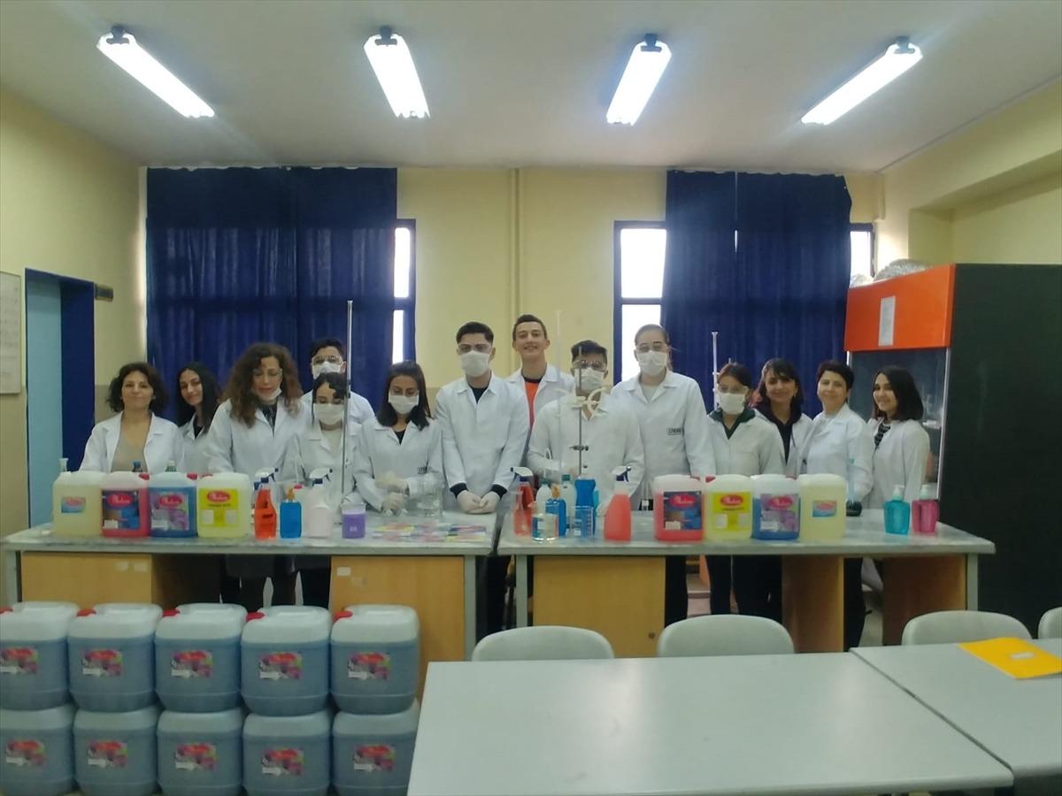 İzmirli &ouml;ğrenciler dezenfektan &uuml;retim kapasitesini artırdı