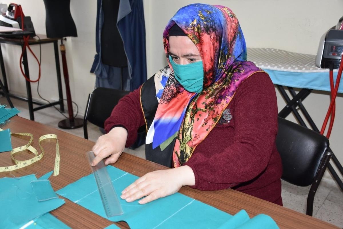 Halk eğitim merkezinden vir&uuml;se maske desteği