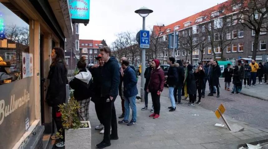 Amsterdam'da koronavirüs tedbirleri: Esrar kafeler kapatılıyor