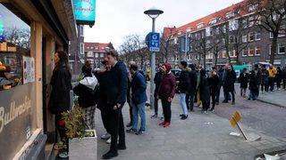 Amsterdam'da koronavirüs tedbirleri: Esrar kafeler kapatılıyor
