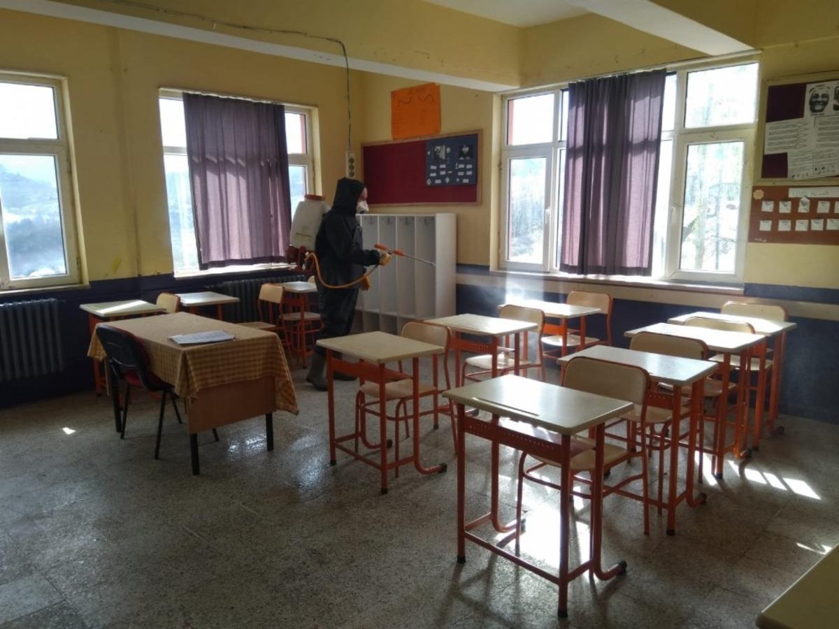 T&uuml;rkeli&rsquo;deki okullar dezenfekte edildi