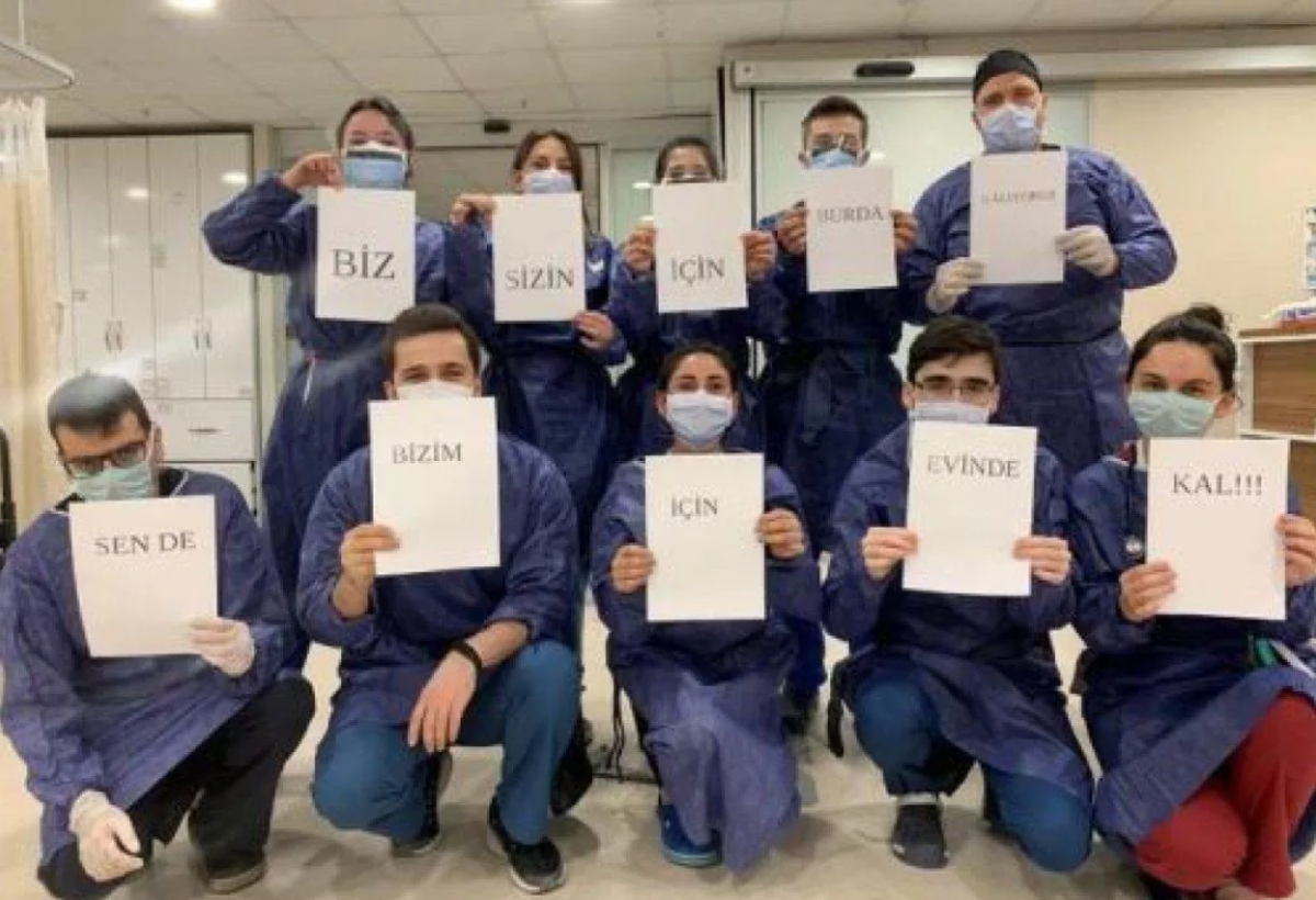 T&uuml;rkiye tam 21.00'de balkonlardaydı! Sağlık &ccedil;alışanlarına destek