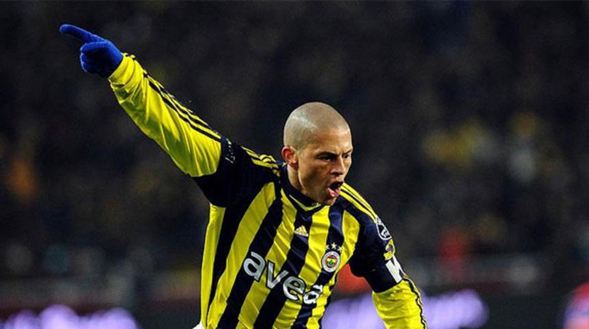 Alex de Souza, heykeline maske takılmasına Türkçe cevap verdi!