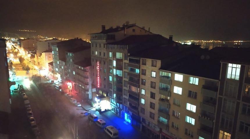 Bitlislilerden sağlık &ccedil;alışanlarına alkışlı destek