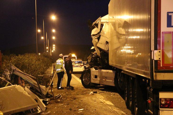 İzmir'de feci kaza! TIR şoförü hayatını kaybetti G4