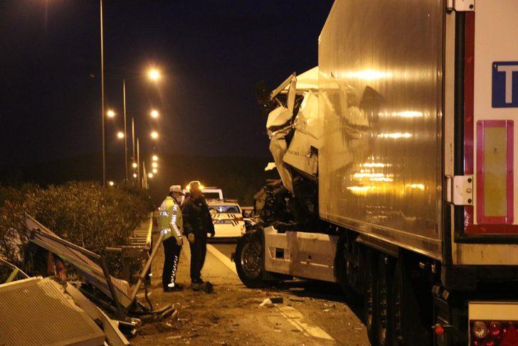 İzmir'de feci kaza! TIR şoförü hayatını kaybetti G5