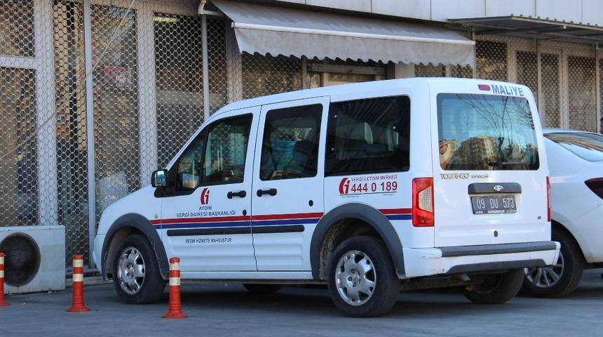 Denetime &ccedil;ıkan maliye ekipleri, sahte dezenfektanları polise teslim etti