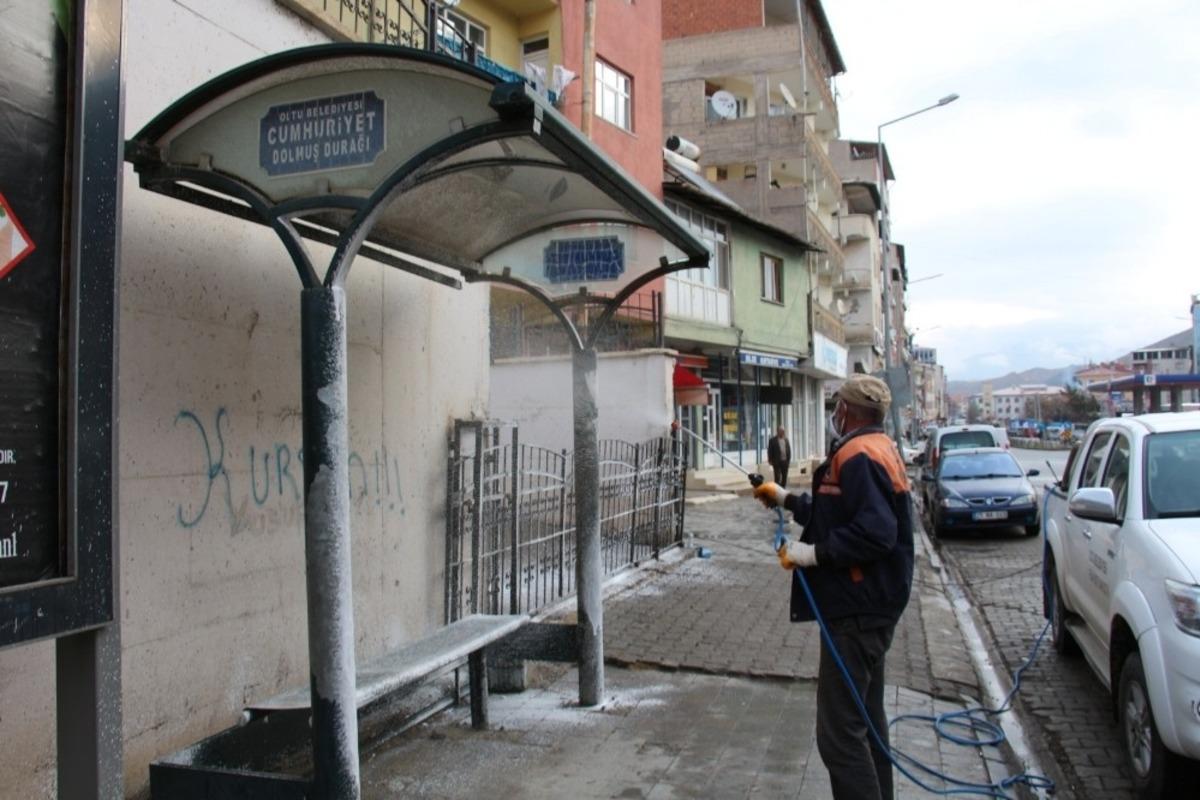 Oltu&rsquo;da il&ccedil;e merkezi dezenfekte ediliyor