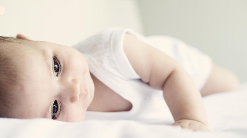 Yunanistan’da koronavirüs taşıyıcısı anne sağlıklı bebek doğurdu