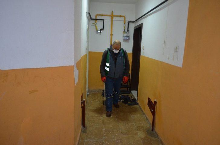 Bünyan Belediyesi apartmanları dezenfekte ediyor G3