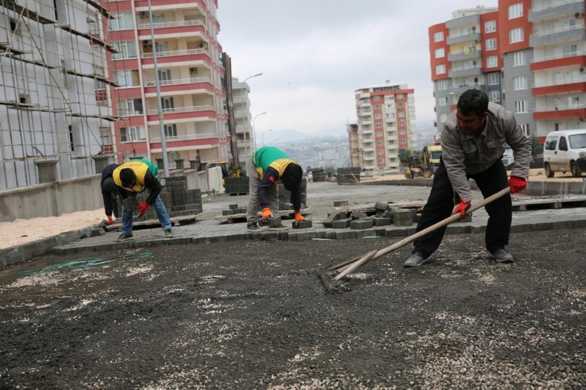 Karak&ouml;pr&uuml;&rsquo;de yeni yollar parke taşıyla d&ouml;şendi