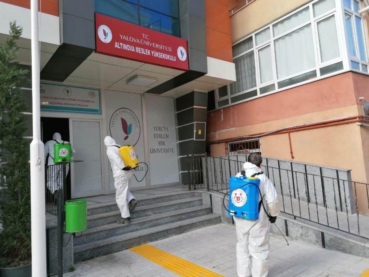 Altınova&rsquo;da her yer ila&ccedil;lanıyor