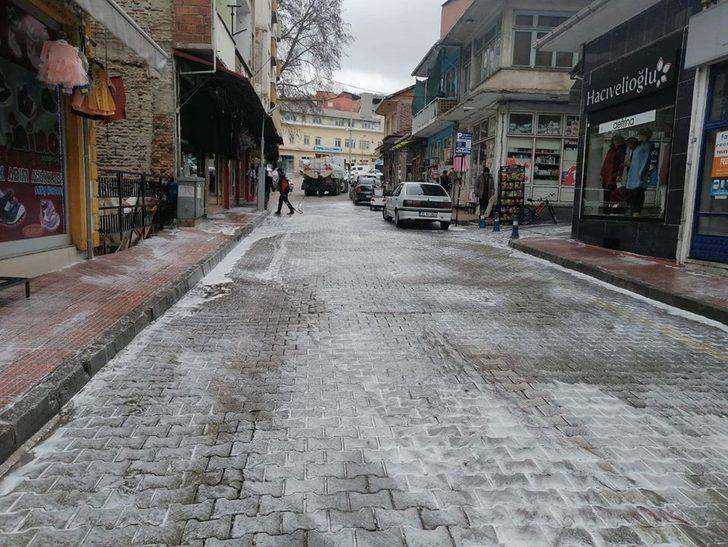 Simav’da cadde ve sokaklara dezenfekte G3