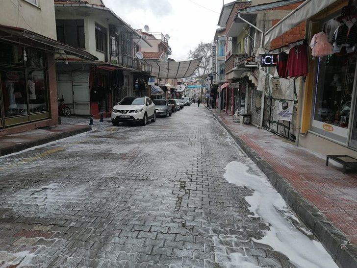 Simav’da cadde ve sokaklara dezenfekte G4