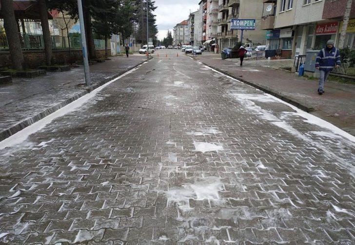 Simav’da cadde ve sokaklara dezenfekte G5