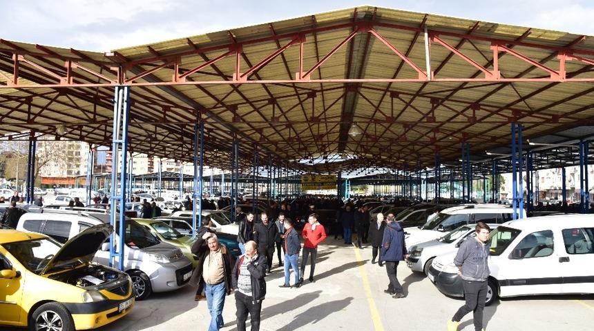 Manisa’da açık oto pazarının faaliyetlerine ara verildi