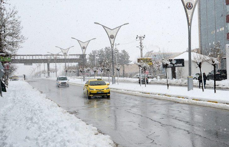 Doğu'daki 4 ilde kar nedeniyle 144 yerleşim biriminin yolu ulaşıma kapandı G1
