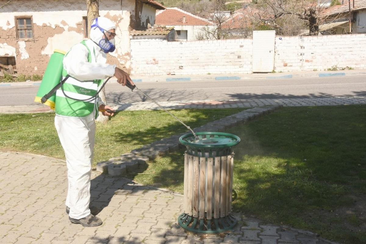 Aliağa&rsquo;da hijyen ekipleri vir&uuml;se karşı kent genelinde dur durak bilmedi