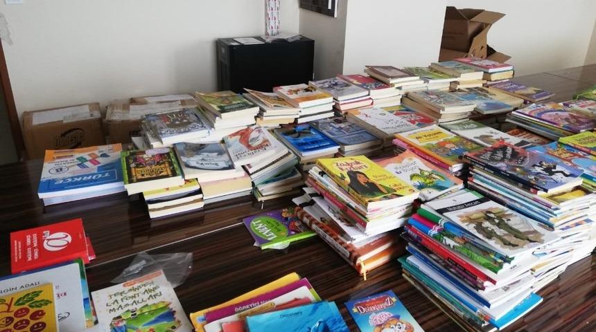 Antalya Ahlat Eğitim K&uuml;lt&uuml;r Derneğinden kitap desteği