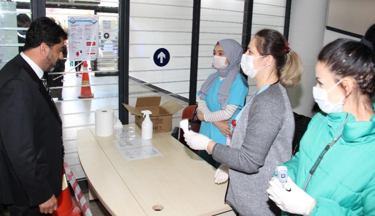 Rekt&ouml;r Aldemir, AD&Uuml; Hastanesinde alınan &ouml;nlemleri inceledi