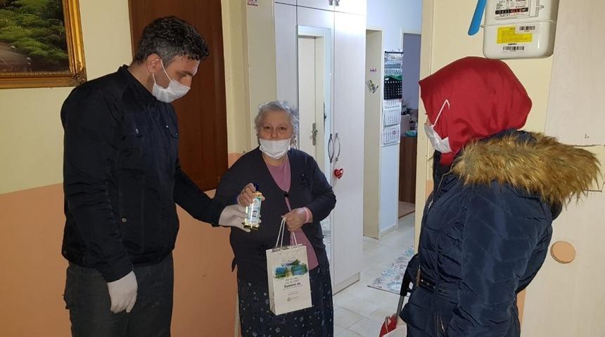 Başiskele Belediyesi&rsquo;nden yaşlı vatandaşlara yardım eli