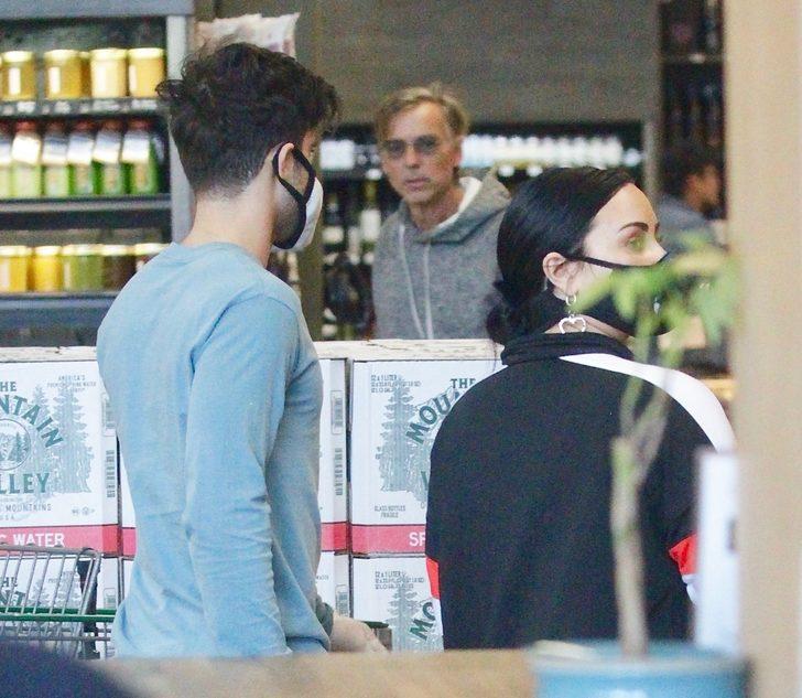 Dünyaca ünlü isimler de tuvalet kağıdına koştu G3