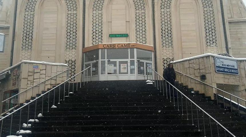 Cemaat ile namaz kılmaya ara verilince Develi camileri boş kaldı