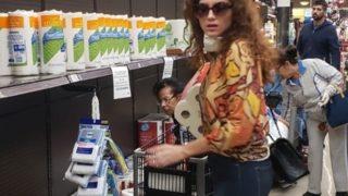 Dünyaca ünlü isimler de tuvalet kağıdına koştu