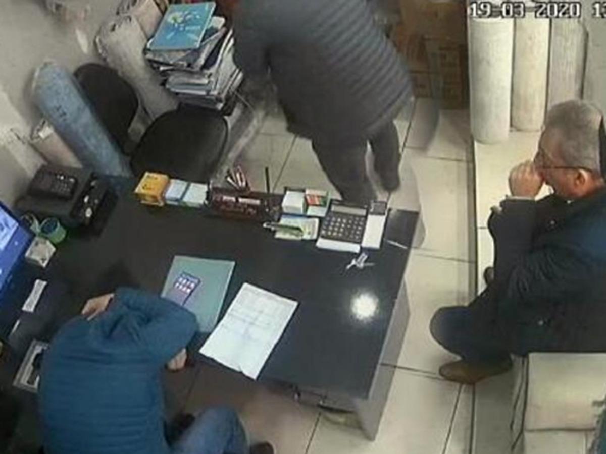 Zonguldak'ta koronavir&uuml;s paniği! Hapşırınca sağa sola ka&ccedil;ıştılar