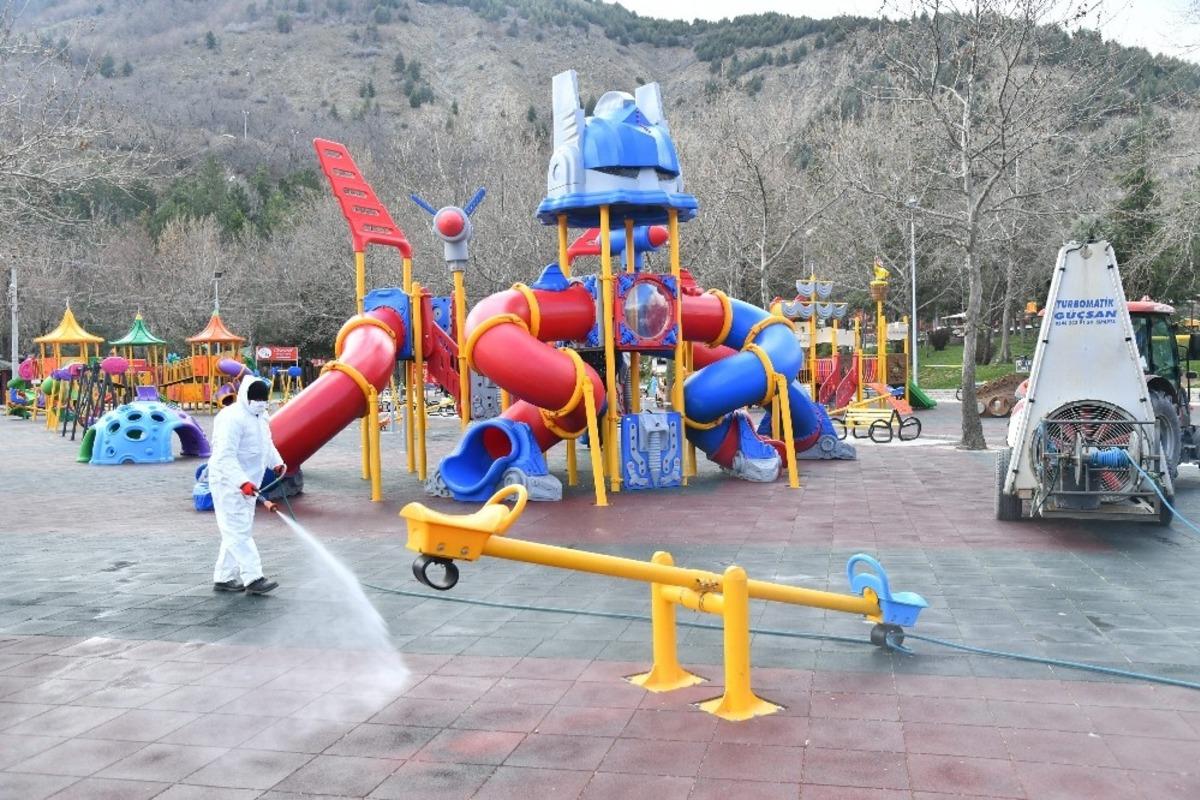 Isparta&rsquo;da 326 park Korona vir&uuml;s riskine karşın dezenfekte ediliyor