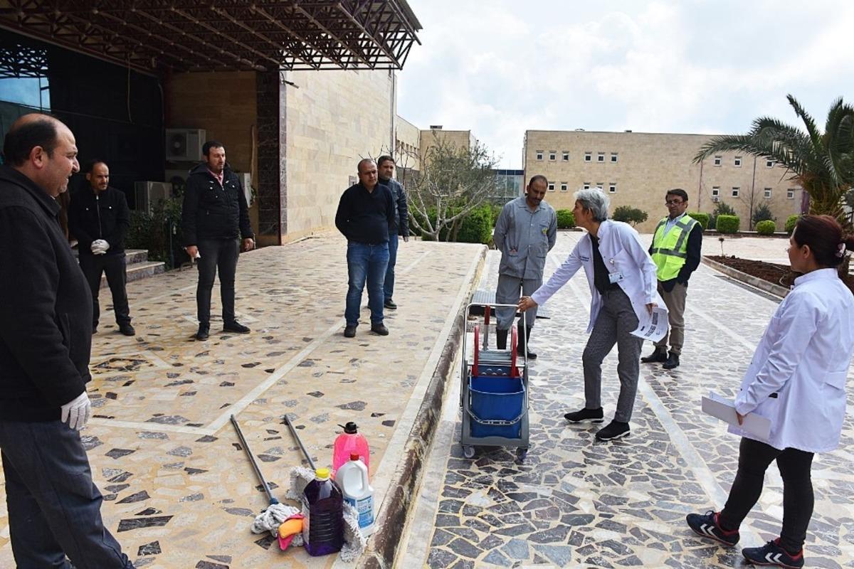 Harran &Uuml;niversitesi&rsquo;nde temizlik personellerine hijyen eğitimi verildi