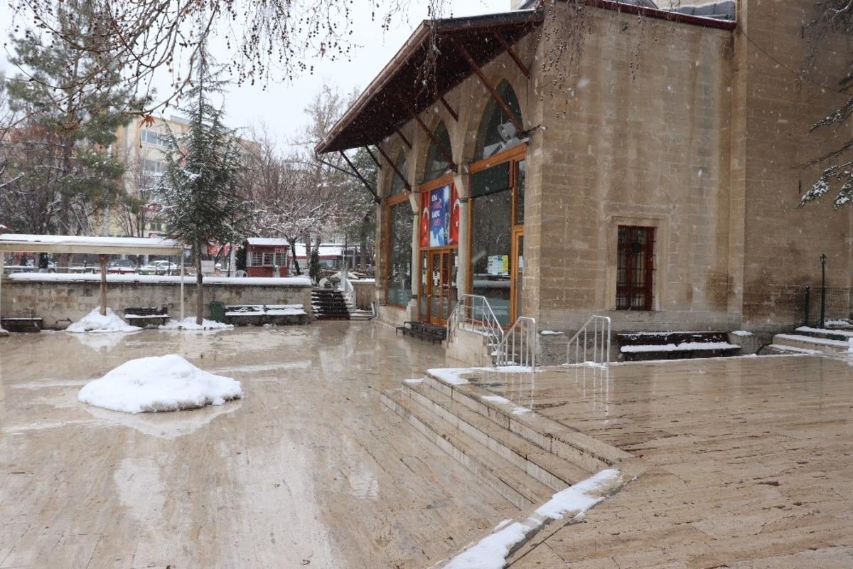 Karaman&rsquo;da 501 cami boş kaldı