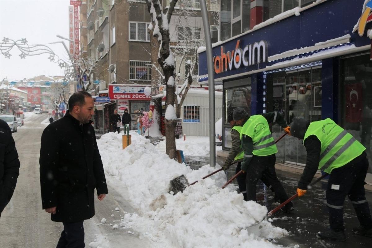 Niğde Belediyesi&rsquo;nden Karla M&uuml;cadele Seferberliği