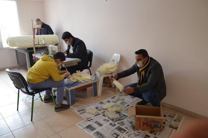 Kırıkhan’da günde 2 bin maske üretiliyor G3